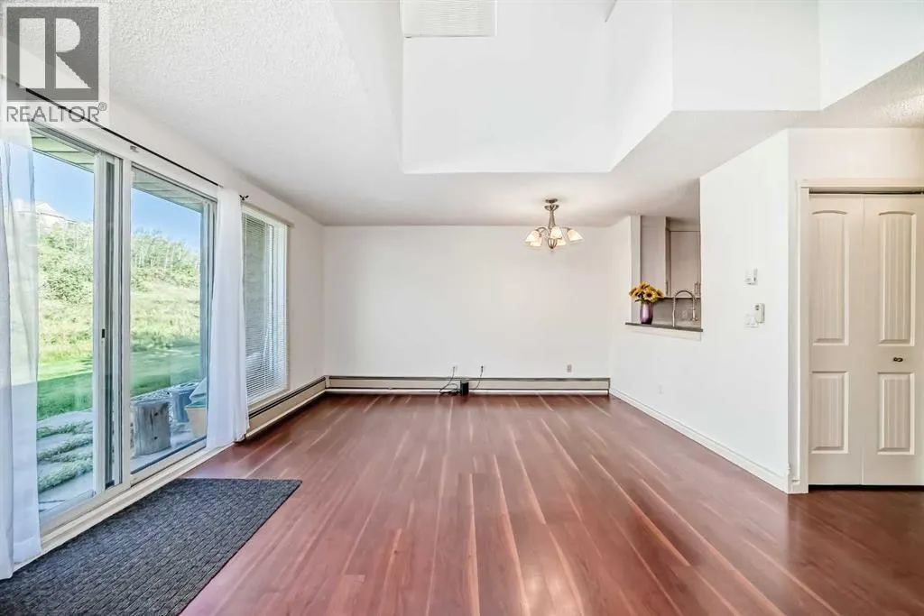 10, 305 Village Mews SW