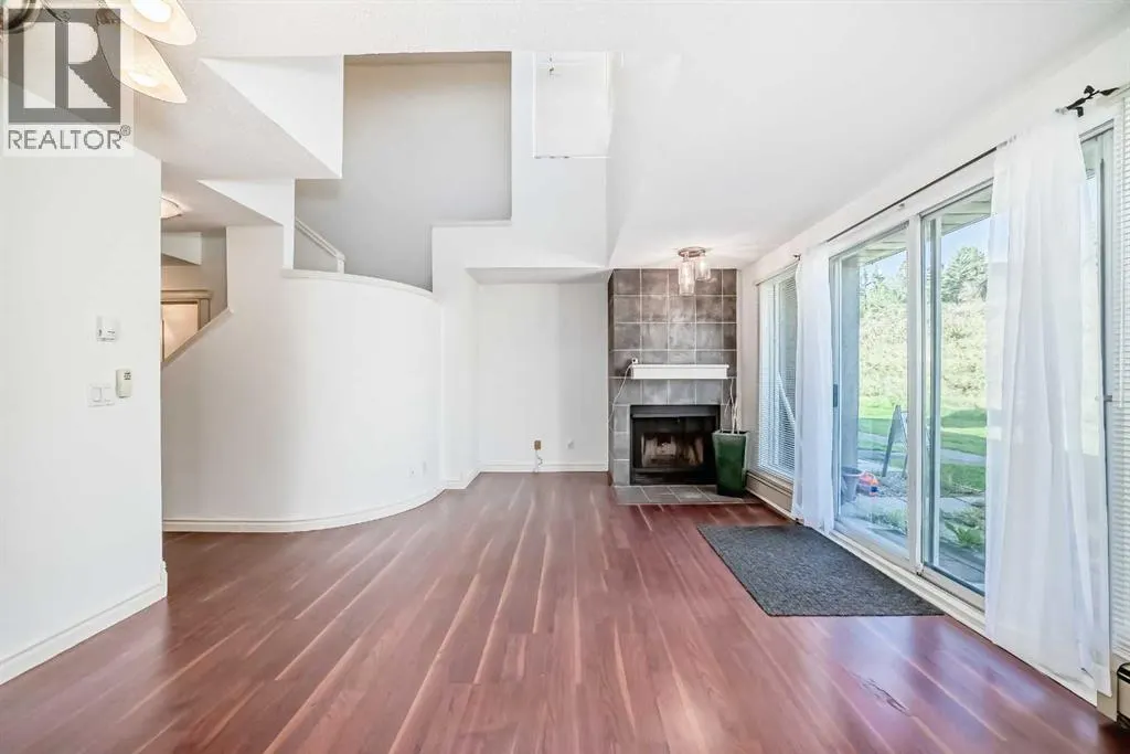 10, 305 Village Mews SW