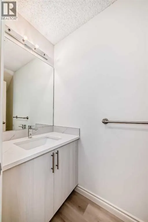 10, 305 Village Mews SW