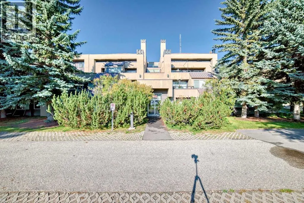 10, 305 Village Mews SW