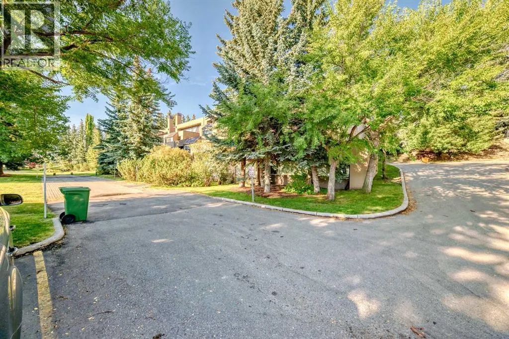 10, 305 Village Mews SW