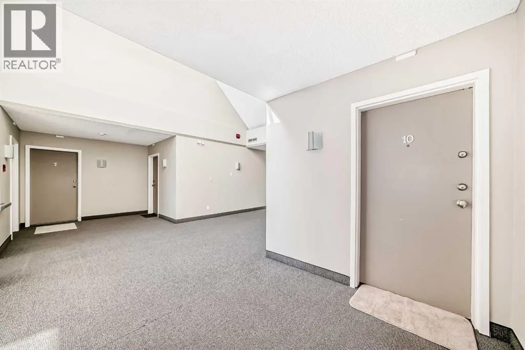 10, 305 Village Mews SW