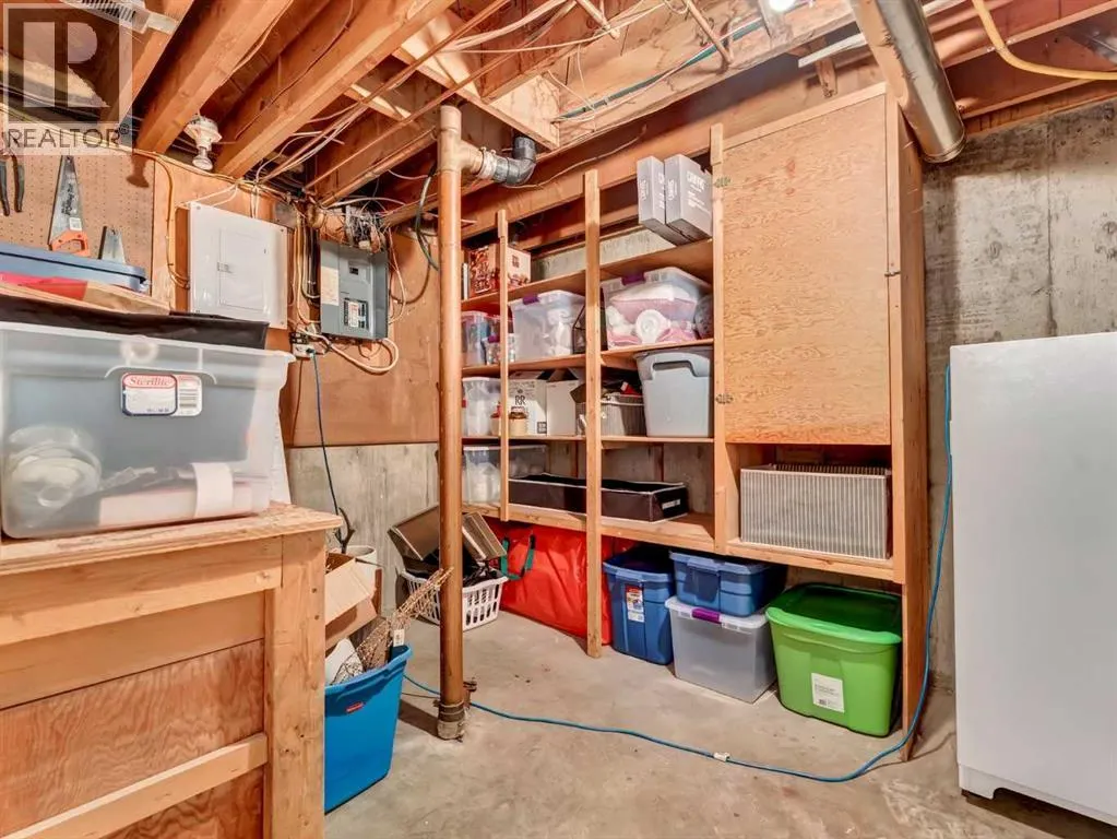 35 Laurel Place W
