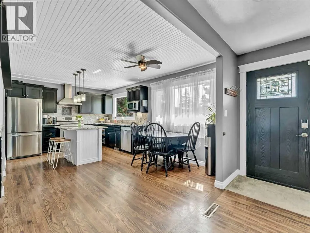 35 Laurel Place W
