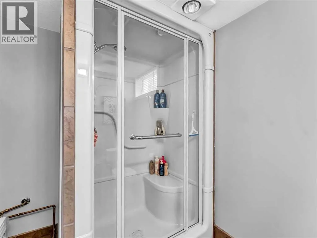 35 Laurel Place W