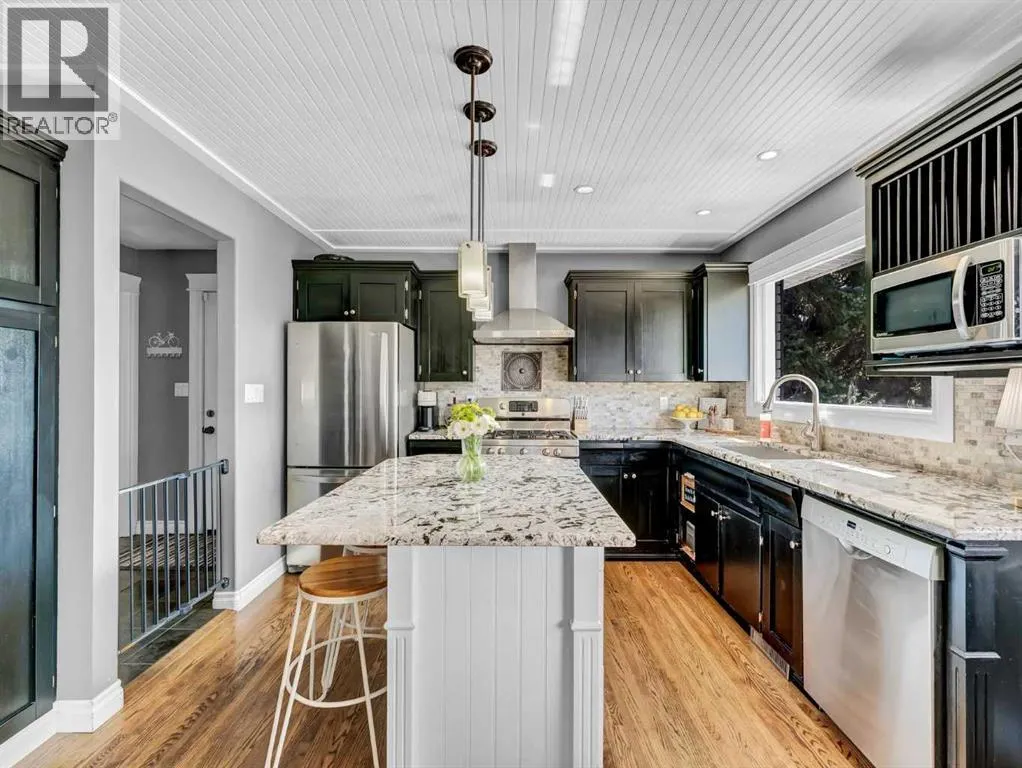 35 Laurel Place W