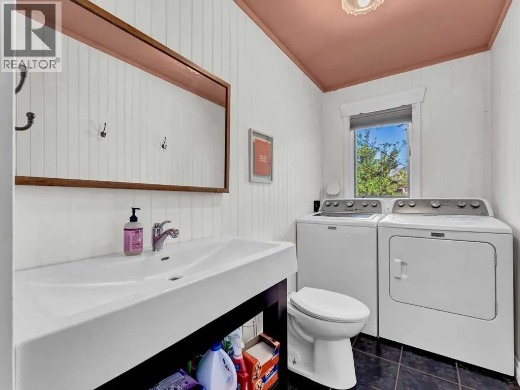 35 Laurel Place W