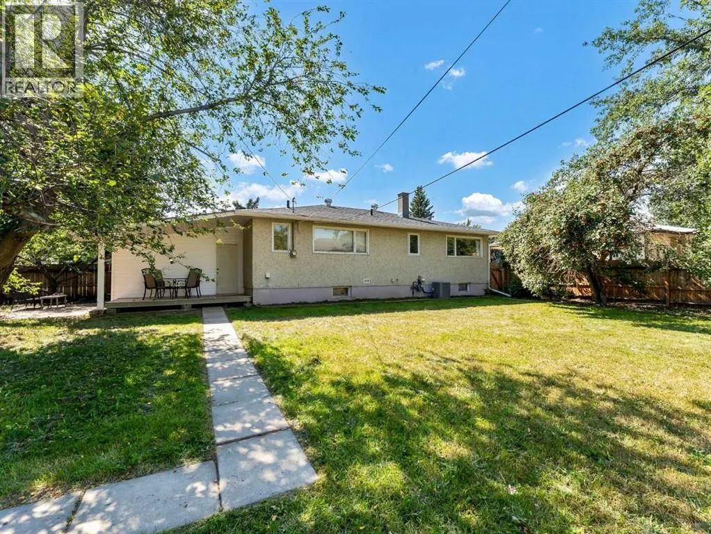 35 Laurel Place W