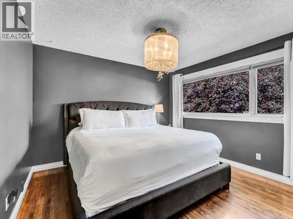 35 Laurel Place W