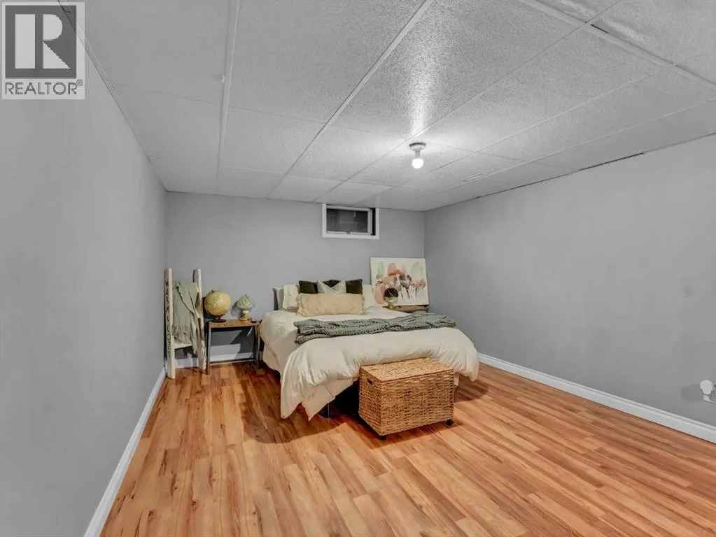 35 Laurel Place W