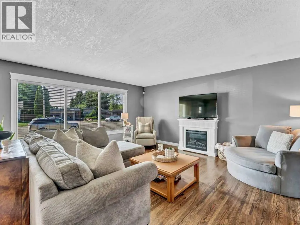 35 Laurel Place W