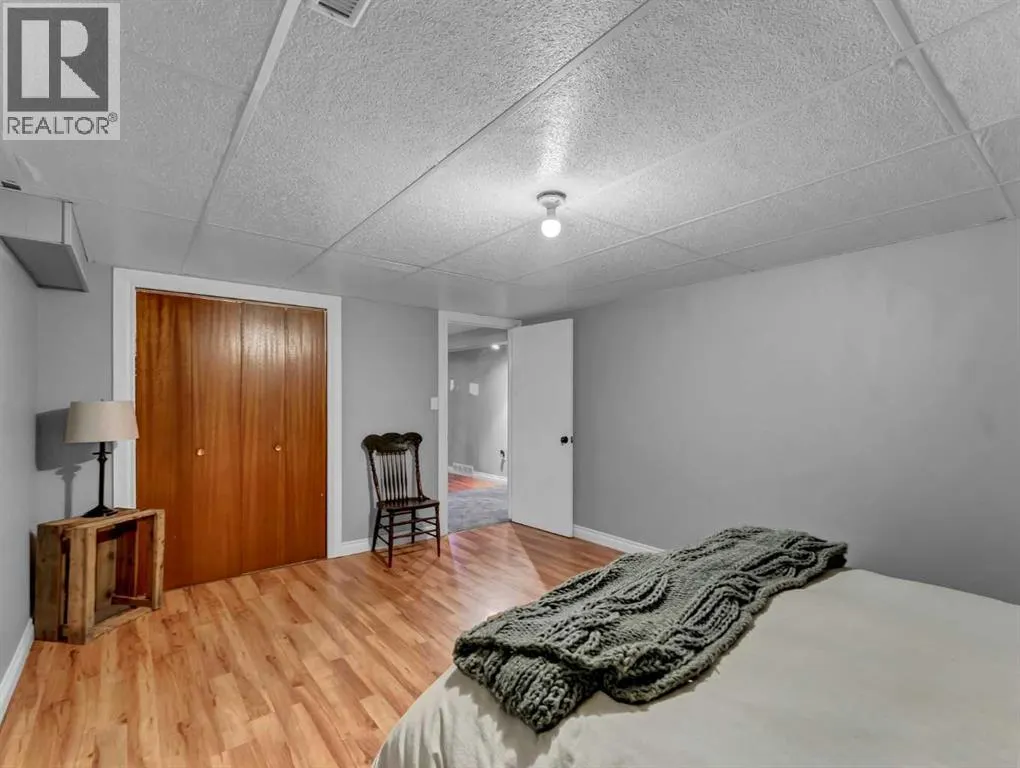 35 Laurel Place W