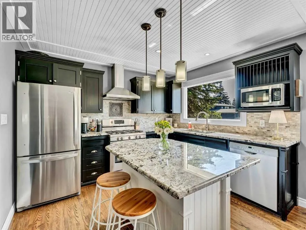 35 Laurel Place W
