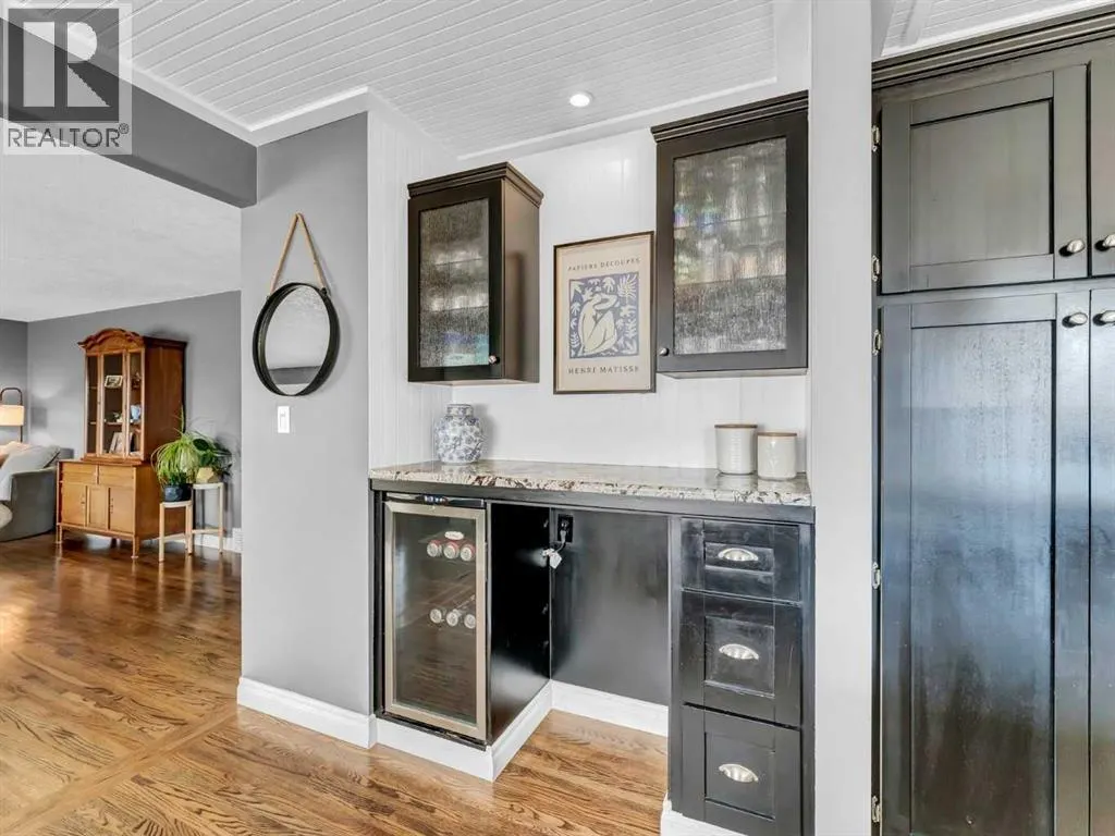 35 Laurel Place W