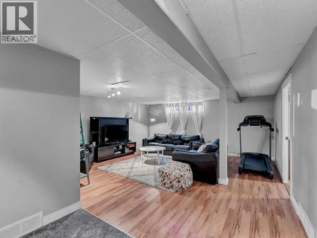 35 Laurel Place W
