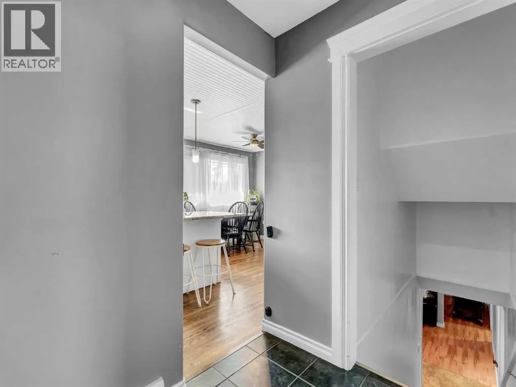 35 Laurel Place W