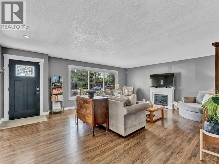 35 Laurel Place W