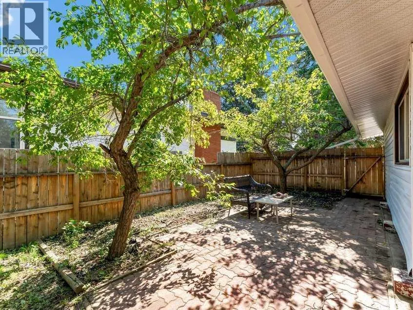 35 Laurel Place W