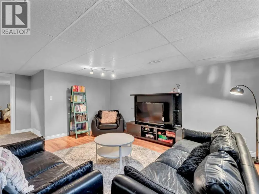 35 Laurel Place W