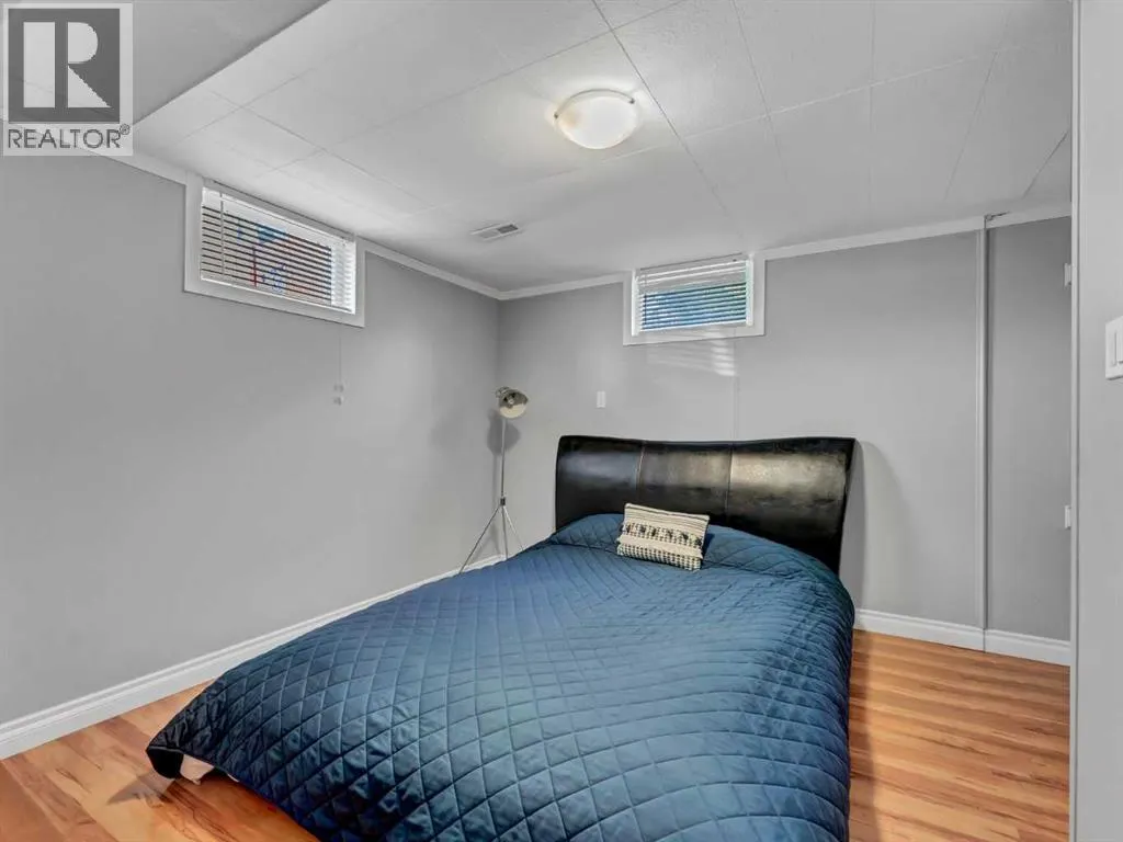 35 Laurel Place W