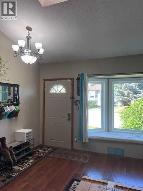 98 Westview Crescent