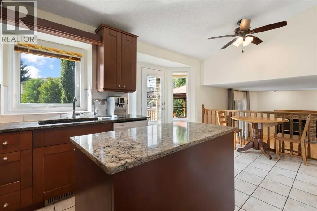 136 Sunvista Close SE