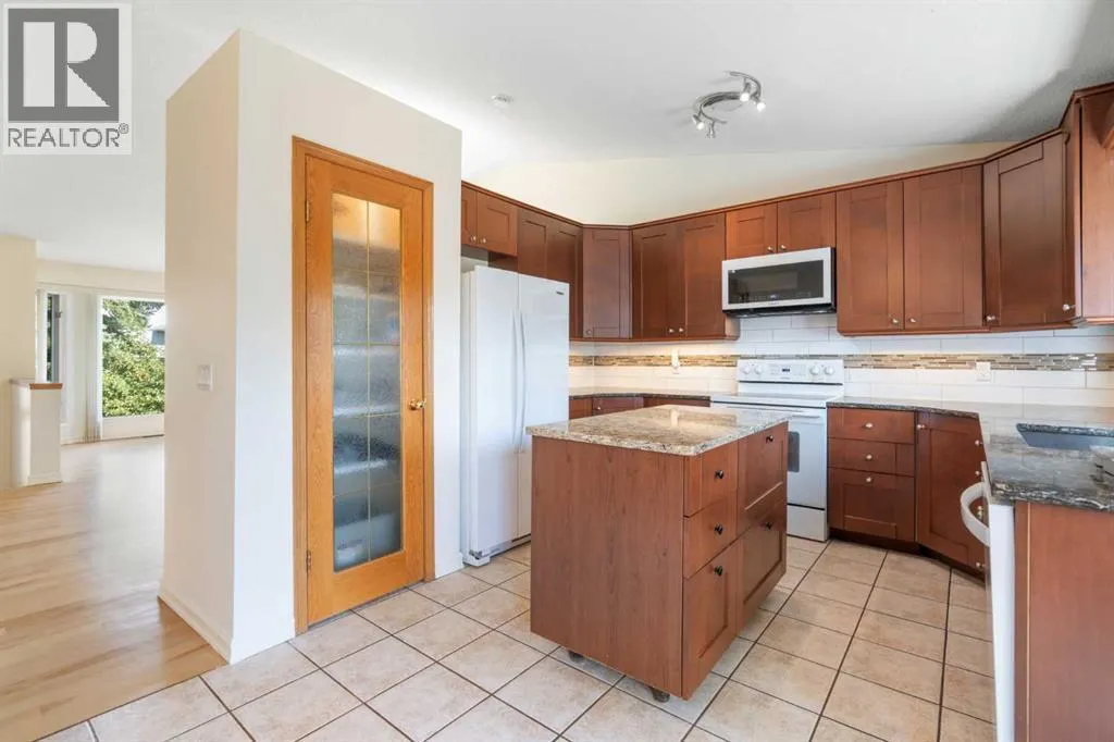 136 Sunvista Close SE