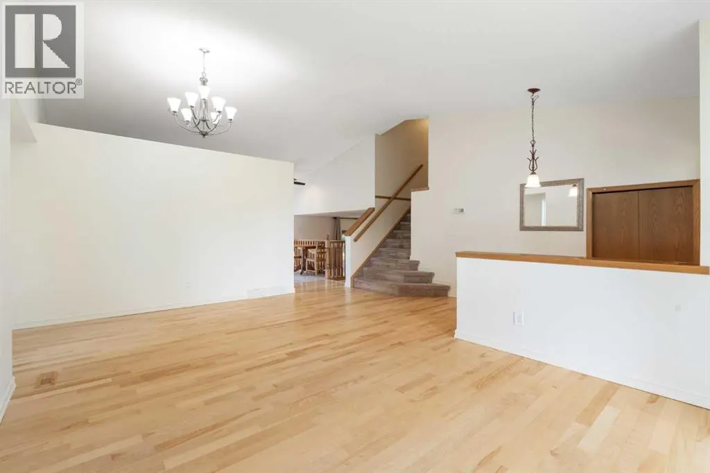 136 Sunvista Close SE