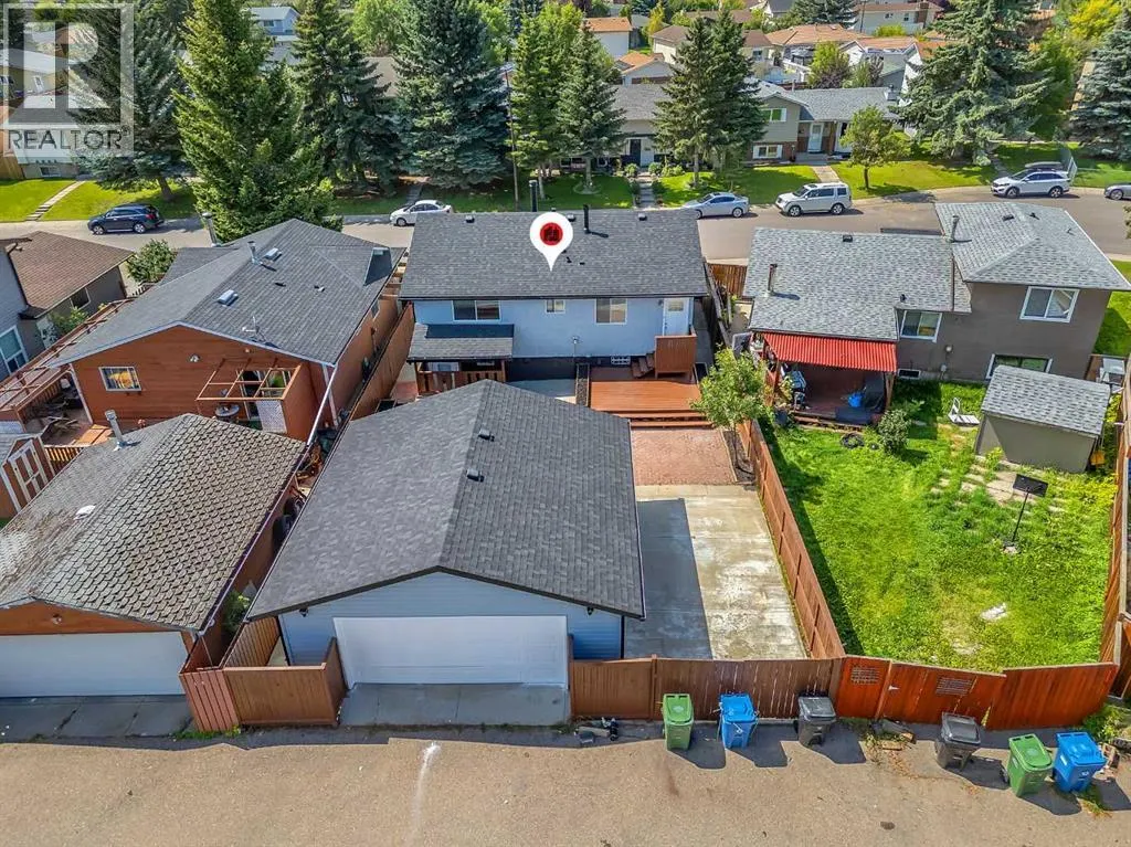 992 Rundlecairn Way NE