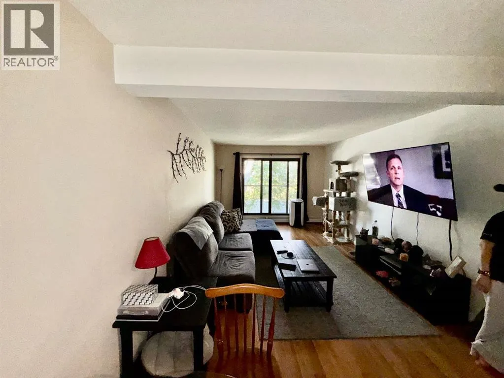 #210, 855 Columbia Boulevard W