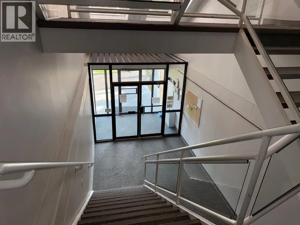 #210, 855 Columbia Boulevard W
