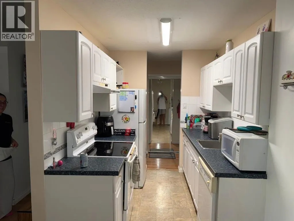 #210, 855 Columbia Boulevard W