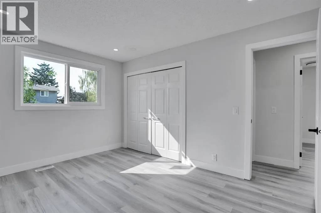 104 castlegreen Close NE