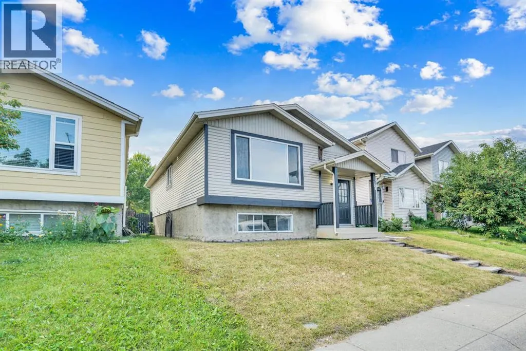 104 castlegreen Close NE