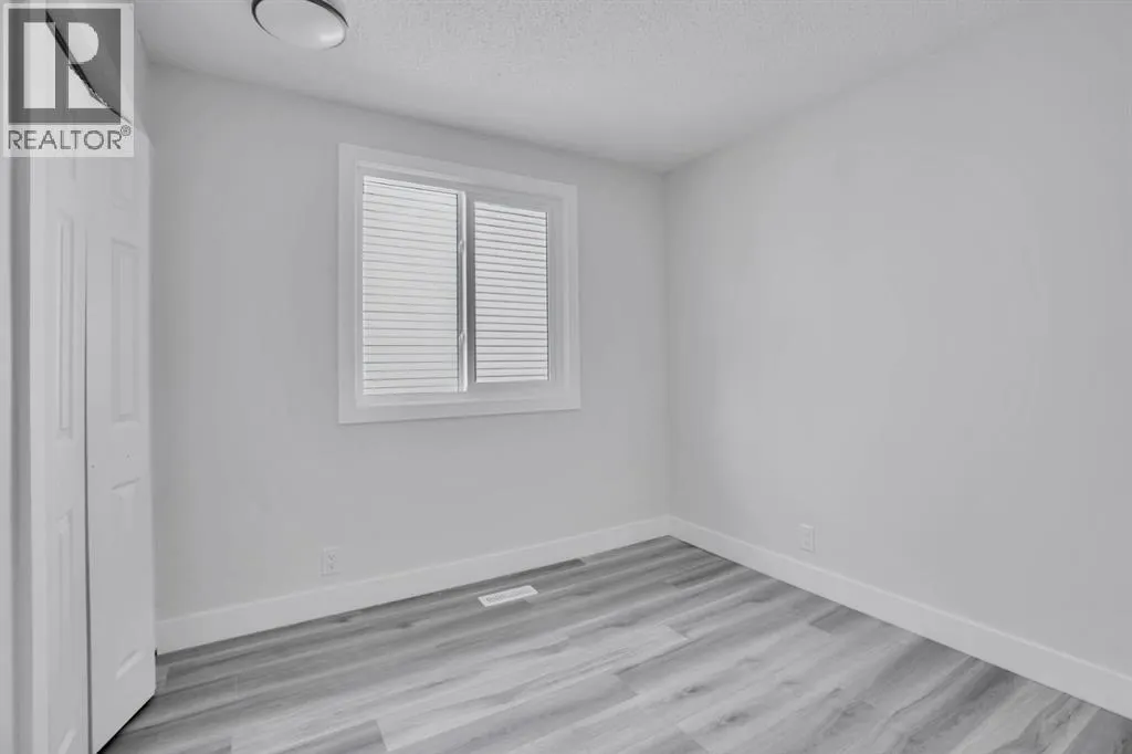 104 castlegreen Close NE