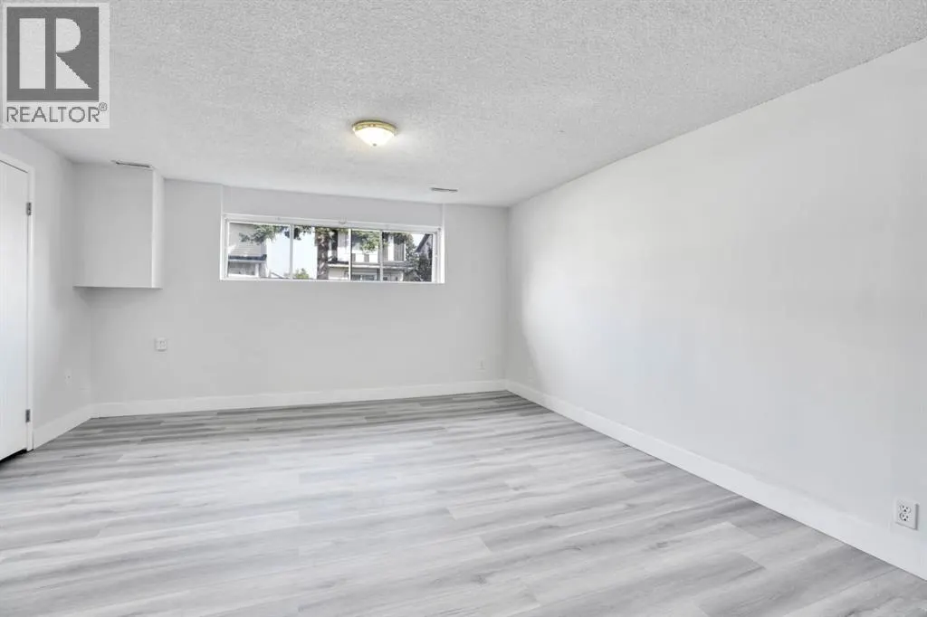 104 castlegreen Close NE