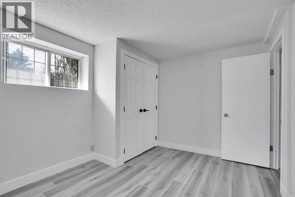 104 castlegreen Close NE
