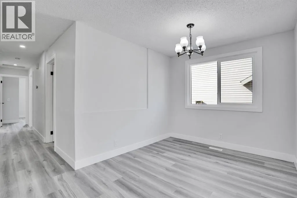 104 castlegreen Close NE