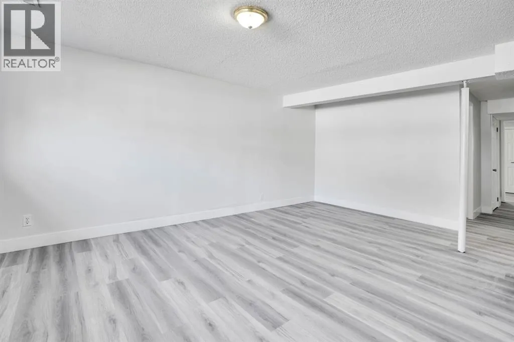 104 castlegreen Close NE