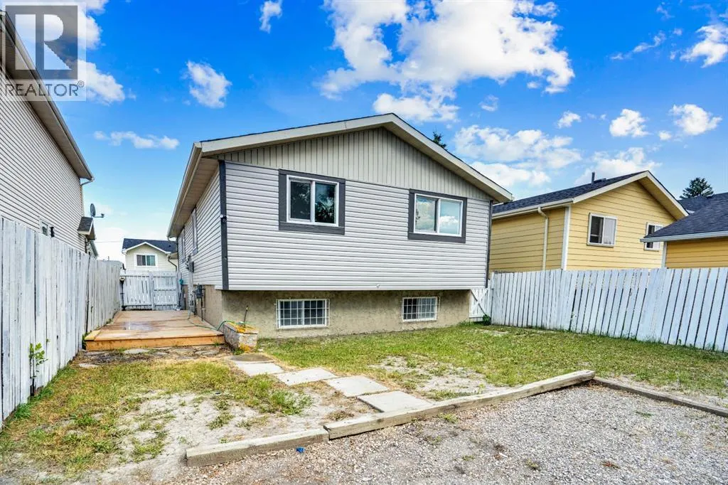 104 castlegreen Close NE