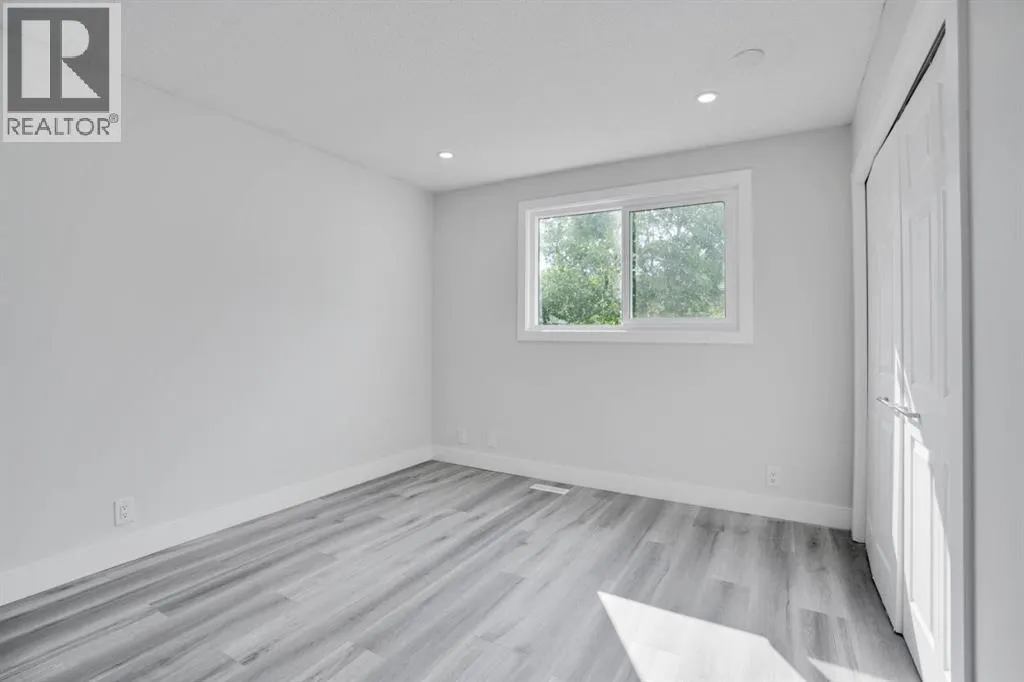 104 castlegreen Close NE