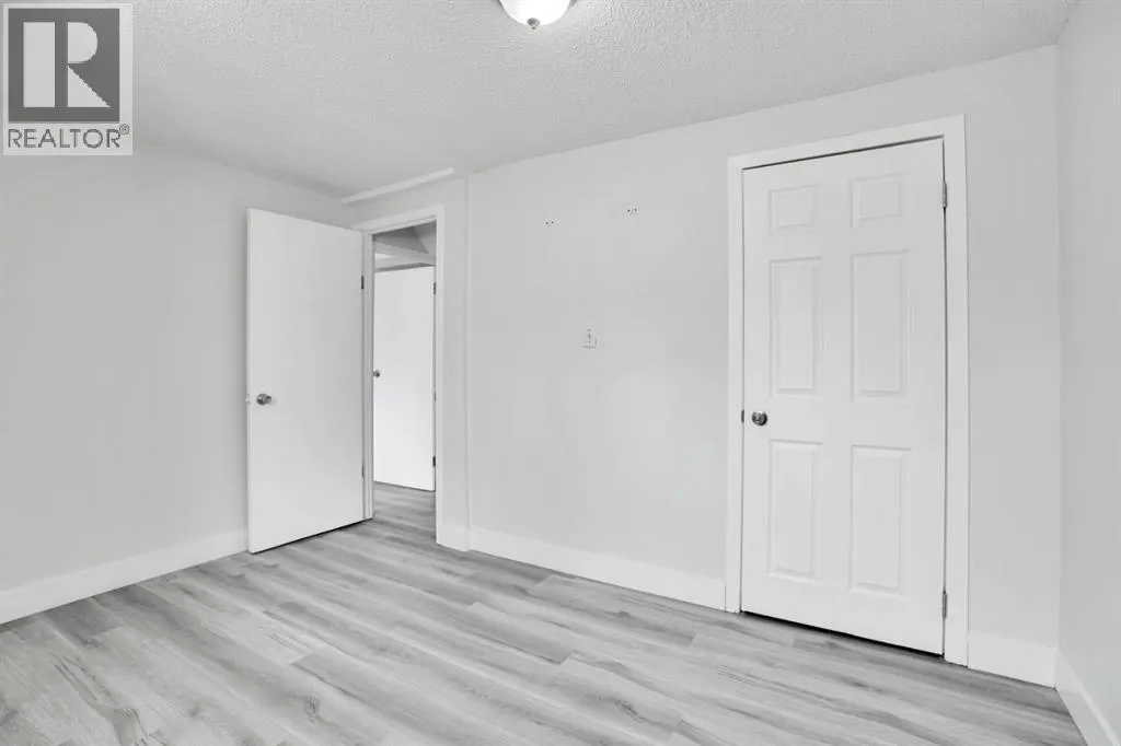 104 castlegreen Close NE