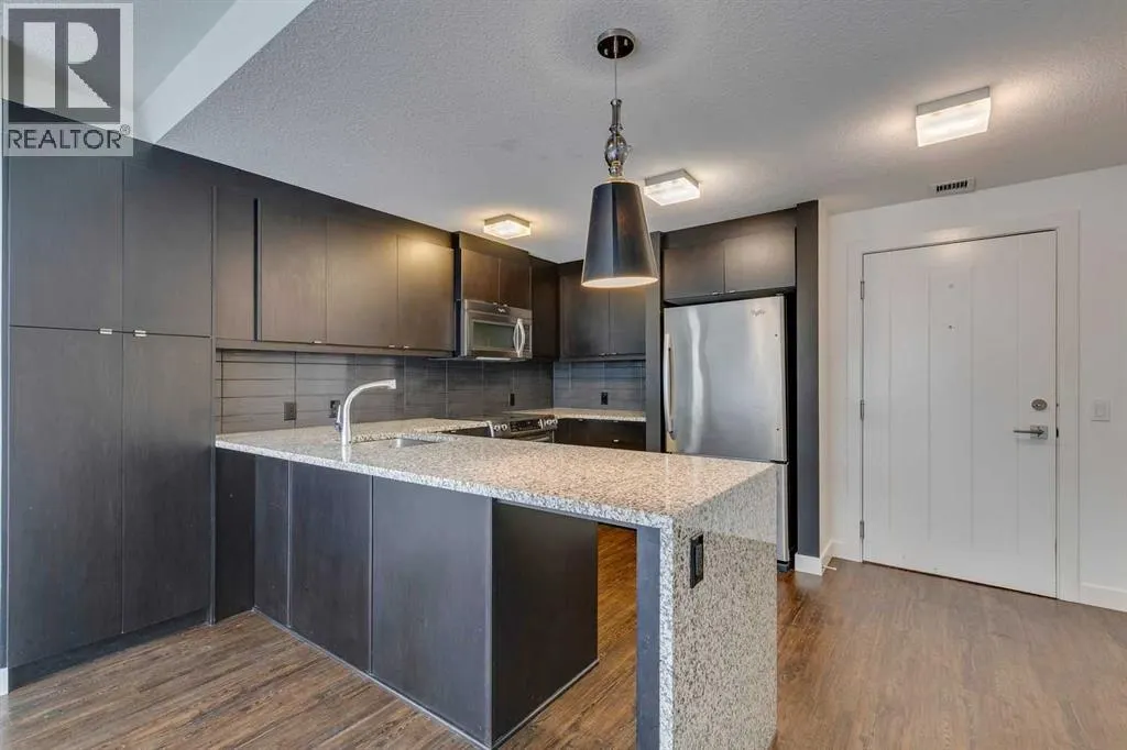 107, 25 Aspenmont Heights SW