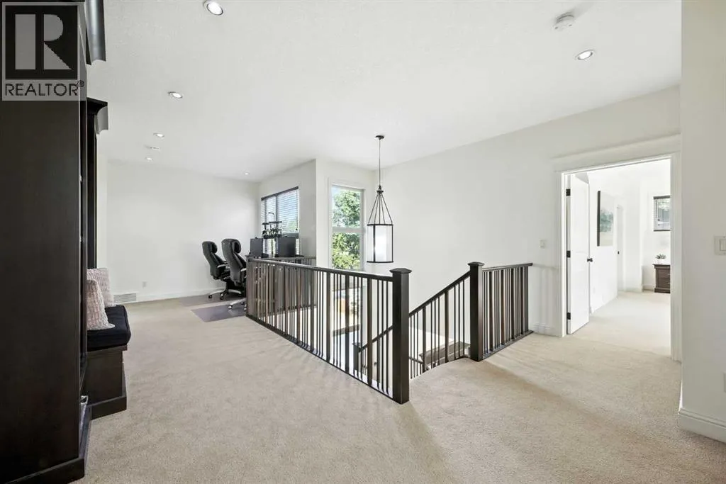 62 Posthill Drive SW