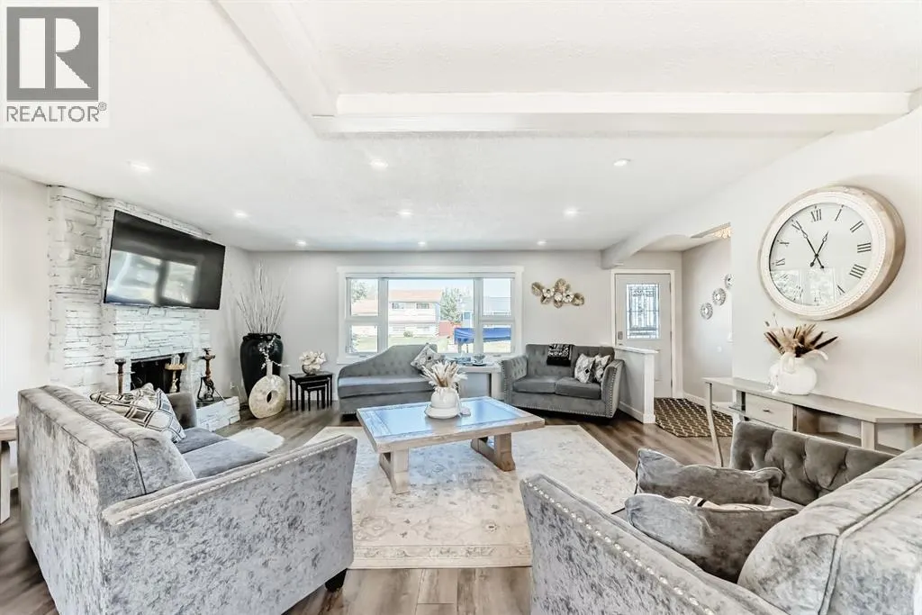 5107 Rundleview Road NE