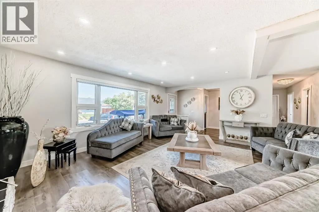 5107 Rundleview Road NE