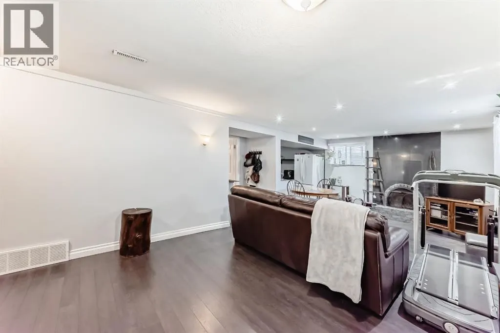 5107 Rundleview Road NE