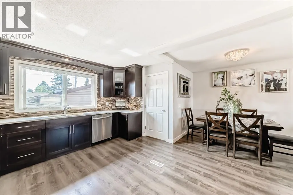 5107 Rundleview Road NE