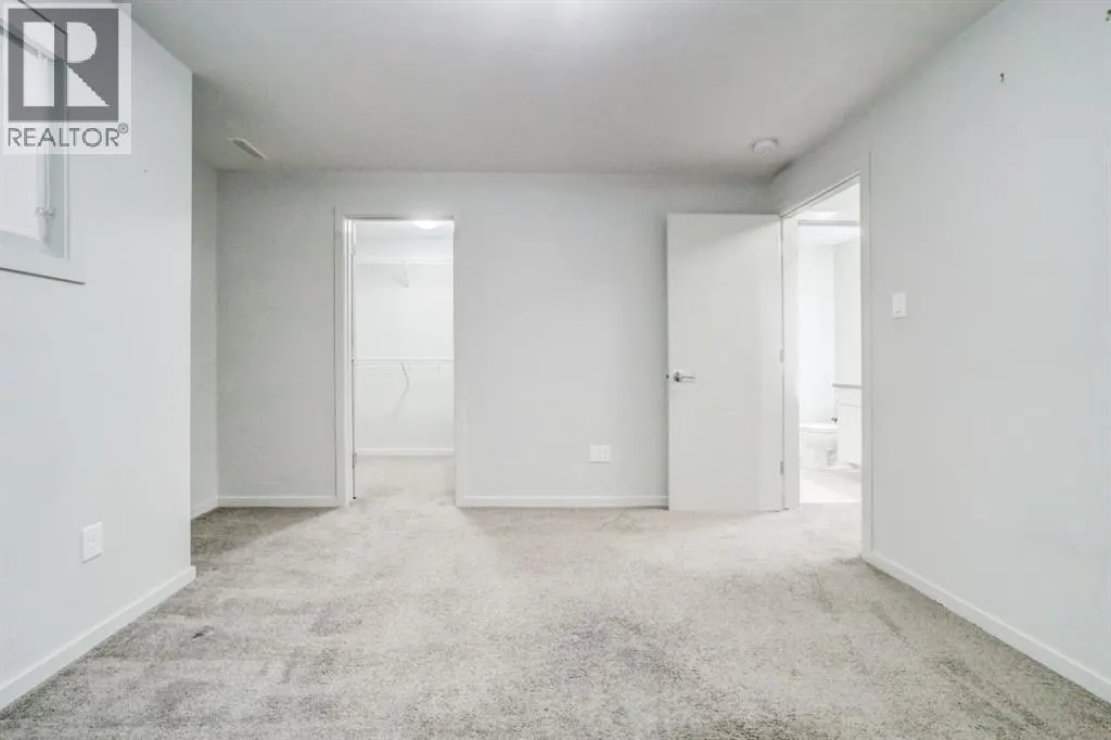 1, 486 Highlands Boulevard W