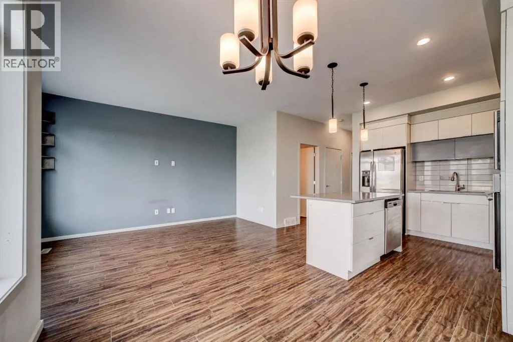 1, 486 Highlands Boulevard W